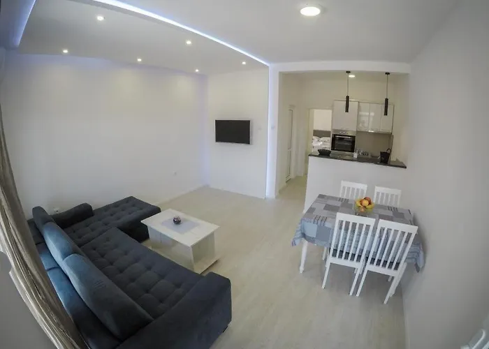 Tila * Τρέμπινιε